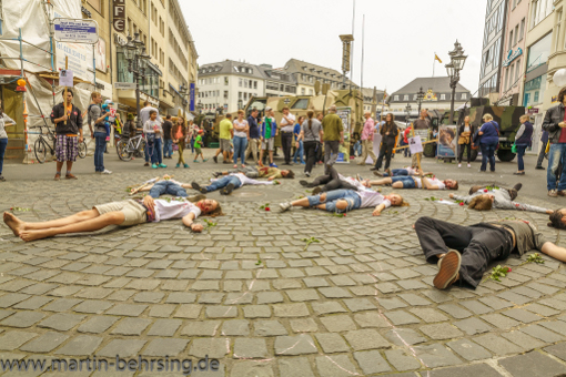 Flashmob der Linksjugend [solid] Bonn am "Tage der Bundewehr" 2016